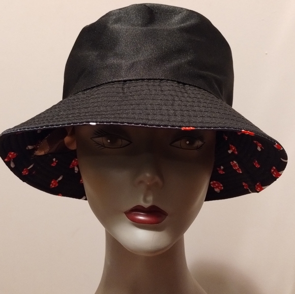Super Cute Reversible Mushroom Bucket Hat - Picture 5 of 8
